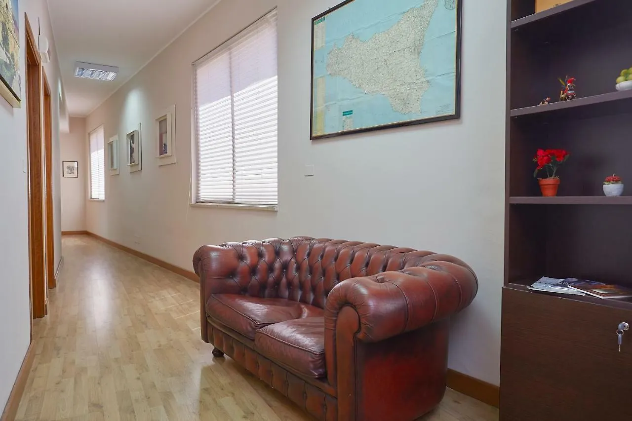 Bed and Breakfast Sturzo 44 Palermo 0*,  Italia